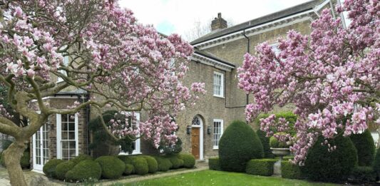 Продават дома на Фреди Меркюри в Лондон