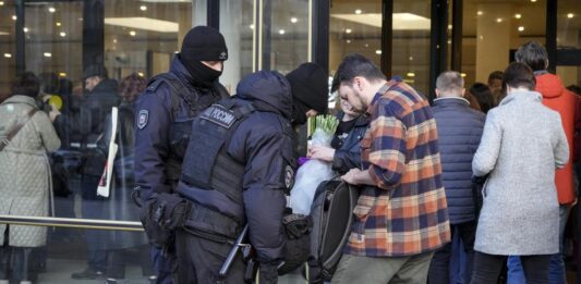 Руската група „Пикник“ изнесе концерт в памет на жертвите на нападението край Москва