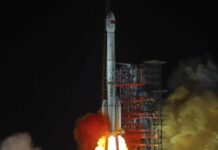 Китай изстреля в Космоса спътник за предстоящи лунни мисии