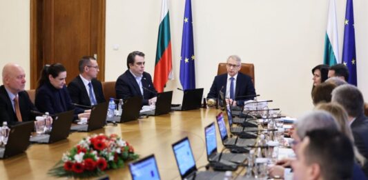 МС реши: Таксите за студенти и докторанти в държавните висши училища да отпаднат още тази година