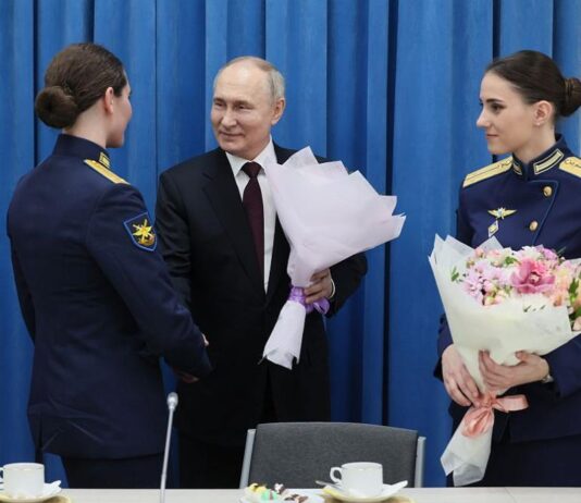 Путин: Скъпи жени, способни сте да преобразите света с красота, мъдрост и духовна щедрост