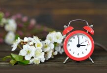 Лятно часово време 2024: Кога местим стрелките на часовниците?