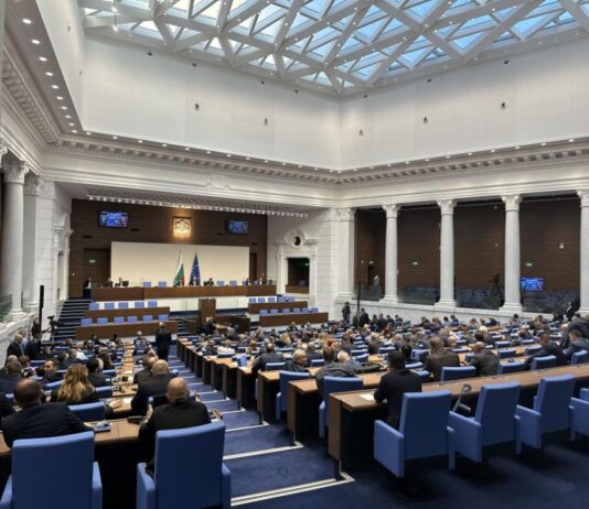 Минута мълчание в парламента в памет на патриарх Неофит