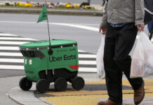 Роботи започват да доставят поръчки на „Юбър ийтс“ в Токио