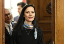 Мария Габриел се отказва от кандидатурата си на министър-председател