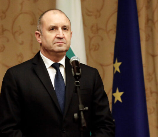 Радев връчва на ПП-ДБ втория мандат в сряда