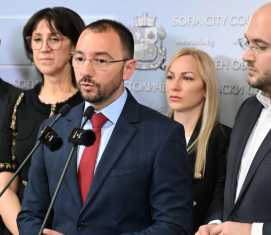 ГЕРБ-СДС с предложение възнагражденията за медицински персонал да бъдат осигурени отувеличения с 10 млн. резерв на кмета Терзиев