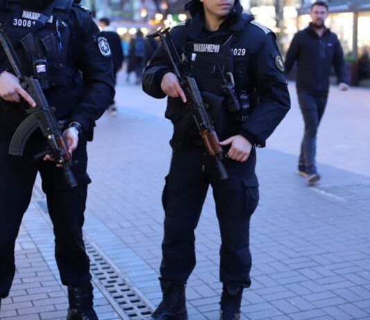 МВР засилва мерките за сигурност – полицаи и жандармеристи патрулират с автомати