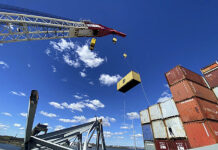 Спасителни екипи започнаха да разтоварват кораба, който разруши мост в пристанището на Балтимор