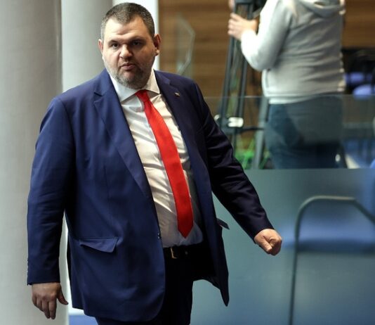 Пеевски с поздрав към ромите