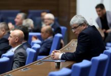 Парламентът освободи управителя на НЗОК Станимир Михайлов
