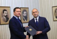 Очаква се Румен Радев: Ще одобри ли Даниел Митов за външен служебен министър?