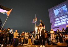 Протест срещу Байдън преди годишната вечеря с кореспондентите, акредитирани в Белия дом