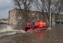 Властите в руския град Оренбург обявиха масова евакуация след покачване на нивото на река Урал