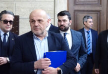 ГЕРБ-СДС се регистрира за изборите, иска победа и нормалност