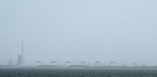 „Росатом“ съобщи за трима ранени при украински атаки с дронове срещу Запорожката АЕЦ