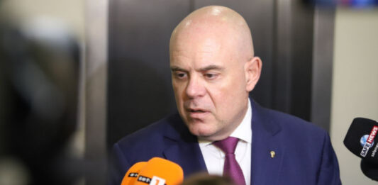 Гешев на разпит в НСлС: Акцията в Митниците и смяната на Живко Коцев са свързани
