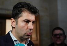 Петков: Борисов има голям врат, на който г-н Пеевски е увиснал и го задушава