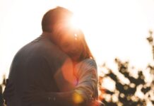 Човешкото докосване може да действа лечебно