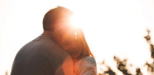 Човешкото докосване може да действа лечебно