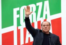 Италия пуска марка с лика на Берлускони