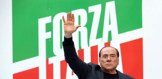 Италия пуска марка с лика на Берлускони