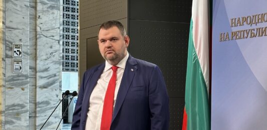 Пеевски: Президентът да подпише веднага указ, за да не седи България без външен министър