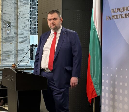 Пеевски: Президентът да подпише веднага указ, за да не седи България без външен министър