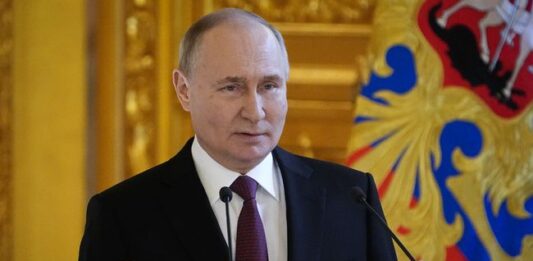 90% от руснаците смятат Владимир Путин за политик със силна воля, а 82% – за мъдър