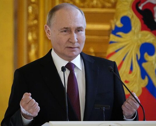 90% от руснаците смятат Владимир Путин за политик със силна воля, а 82% – за мъдър