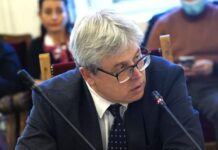 Шефът на НЗОК оттегли оставката си, след като депутатите решиха да я гласуват пет месеца по-късно