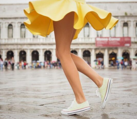 Модни съвети: Как успешно да комбинираме рокля с маратонки