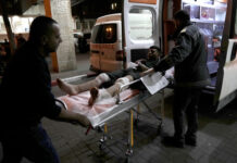 Израелски заселници стрелят и палят коли и къщи в село на Западния бряг