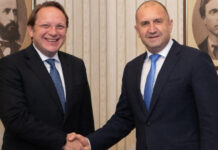 Комисарят по разширяването Оливер Вархеи на среща с Румен Радев