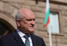 Премиерът Главчев и четирима министри заминаха за Атон