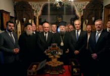 Служебният премиер Димитър Главчев и ръководената от него делегация се поклониха пред мощите на св.св. Кирил и Методий в Света гора