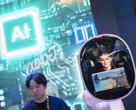 Официални представители на САЩ и Китай ще обсъдят рисковете от изкуствения интелект