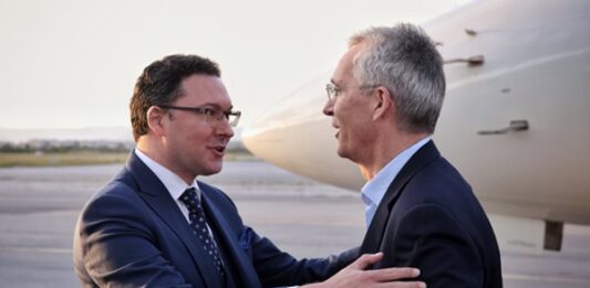Генералният секретар на НАТО Йенс Столтенберг пристигна у нас, посрещна го Даниел Митов