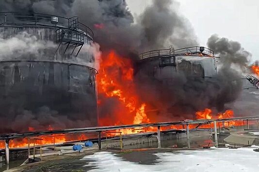 Украински дрон предизвика пожар в рафинерия в руския град Волгоград