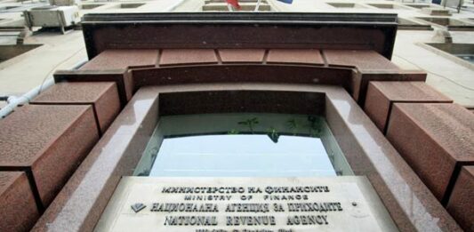 Сделки за имоти и МПС – само след погасени задължения към НАП
