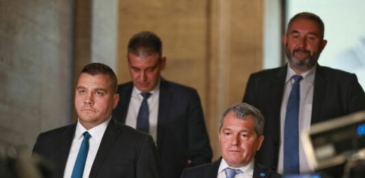 Тошко Йорданов предложи на Румен Радев президентска република и официално поиска третия мандат