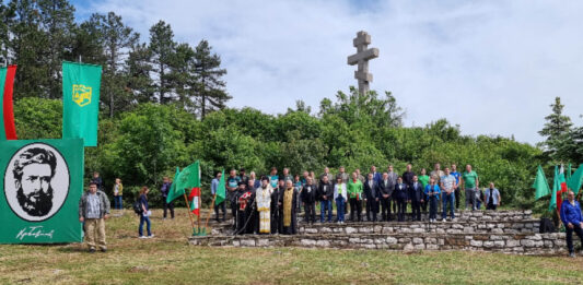 Хиляди почетоха паметта на Христо Ботев на връх Околчица