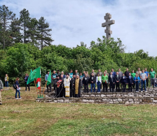 Хиляди почетоха паметта на Христо Ботев на връх Околчица