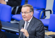 Германският министър на отбраната ще представи планове за задължителна военна служба