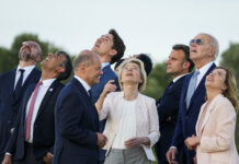 Лидерите на Г-7 ще продължат днес годишната си среща на върха с въпроса за Китай преди речта на папа Франциск за изкуствения интелект