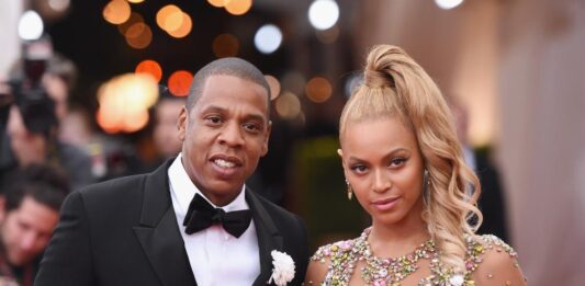 Ваканцията на звездите: Бионсе и Джей-Зи отдъхват на луксозна яхта