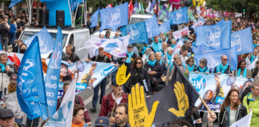 Протести срещу крайната десница се проведоха в над 150 града във Франция