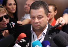 Излязох от залата, защото не съм положил клетва, заяви Николай Марков от партия „Величие“