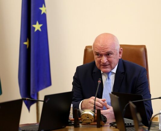 Премиерът Главчев: Пожарната обстановка продължава да е сложна