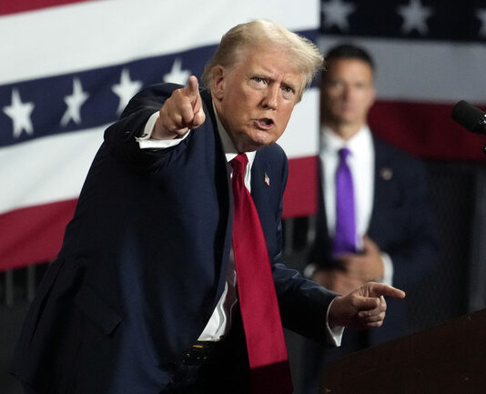 Тръмп стартира рекламна кампания, за да се опита да се противопостави на надигащата се вълна от ентусиазъм и дарения за Харис